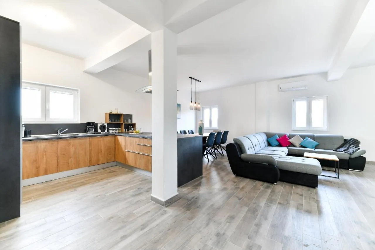 Villa Hedonist Debeljak 0*,